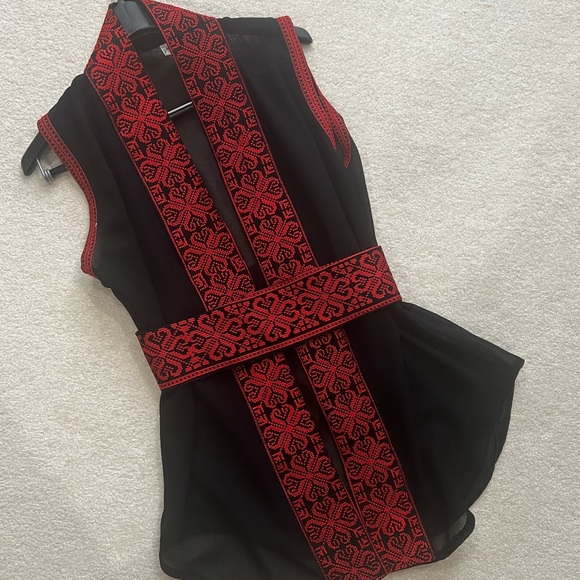 Embroidered sleeve less women’s long vest size medium NWOT - Picture 1 of 6